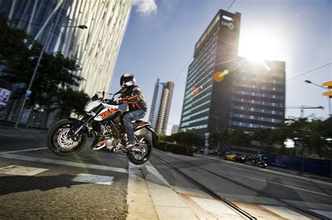 Motorrad Vergleich Ktm Duke Vs Honda Cb R