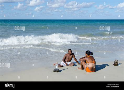 Jovenes Cubanas Fotograf As E Im Genes De Alta Resoluci N Alamy