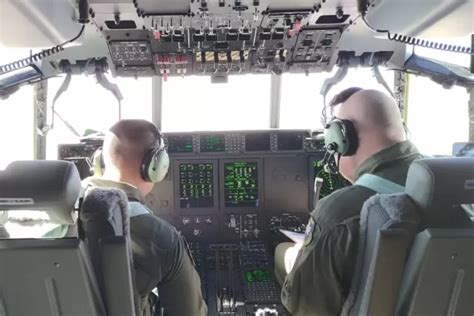 Headwind Kencang Hadang C J Super Hercules Yang Indonesia Pesan Tni