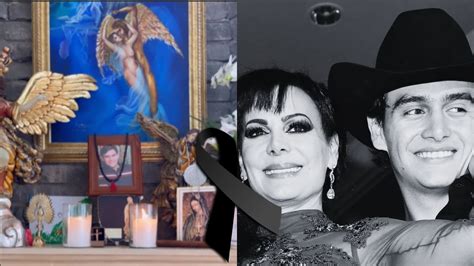 Maribel Guardia muestra la urna con las cenizas de su hijo Julián