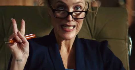 Gillian Anderson recapitula últimos episódios de Sex Education