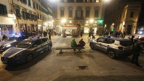 Firenze Divieti Per Vetro E Botti Centro Blindato Stasera Il