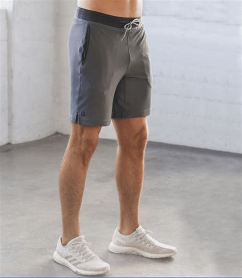 The 5 Best Yoga Shorts For Men To Buy In 2018