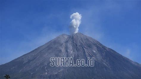 Erupsi Gunung Semeru Selama Menit Terekam Seismogram Disertai