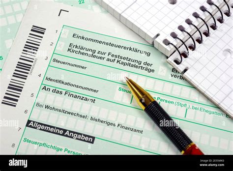 Formular für Einkommensteuererklärung beim Finanzamt Stock Photo Alamy