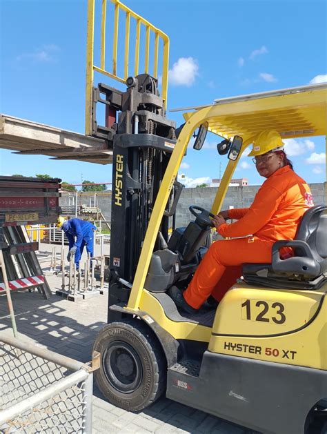 Força feminina na construção civil mulheres conquistam cargos de