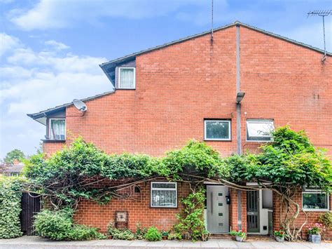 4 Bed End Terrace House For Sale In Bennett Close Northwood Middlesex