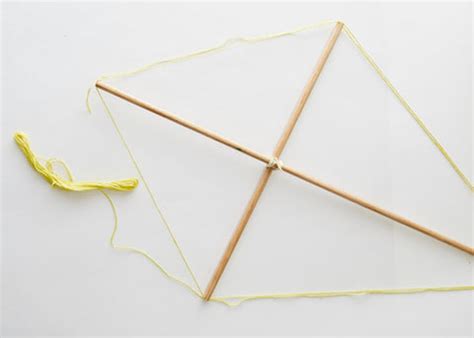 How to Make Your Own Kite // Lunch Lady Magazine - Hello Lunch Lady