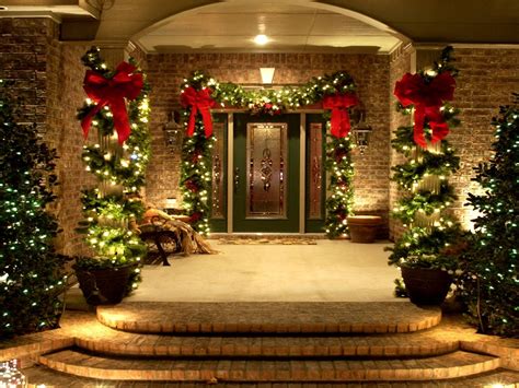 31 Exterior Christmas Decorating Ideas InspirationSeek