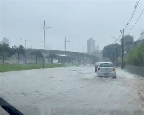 Chuva Causa Pontos De Alagamentos Em Vias De Salvador Neste Domingo