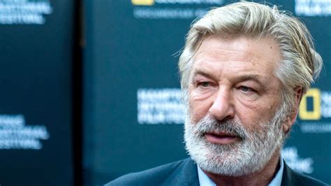 États Unis Alec Baldwin Tue Accidentellement Une Personne Et En