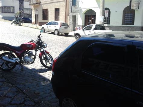 Motociclista Bate Em Carro Estacionado Em Porto Uni O Vvale