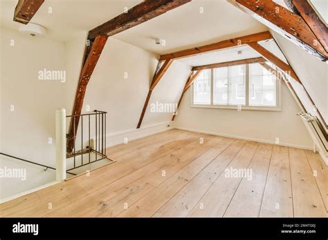 Maison Avec Poutre En Bois Au Plafond Banque De Photographies Et Dimages à Haute Résolution Alamy