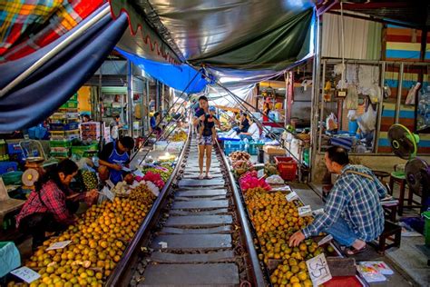 Excursión al mercado sobre las vías y mercado flotante Gran Palacio y