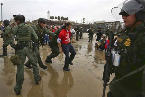 32 arrested in San Diego as border patrol busts demonstration | Nation ...