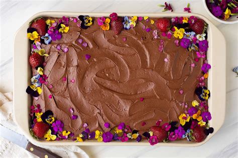 How To Use Edible Flowers For Cakes And Other Bakes King Arthur Baking