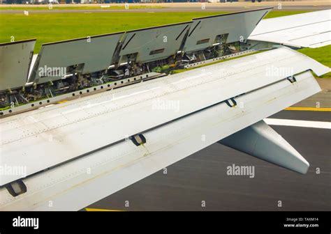 Airplane wing landing spoilers hi-res stock photography and images - Alamy