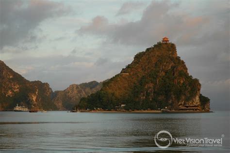 Sunrise over Halong Bay - Vietnam Vacation