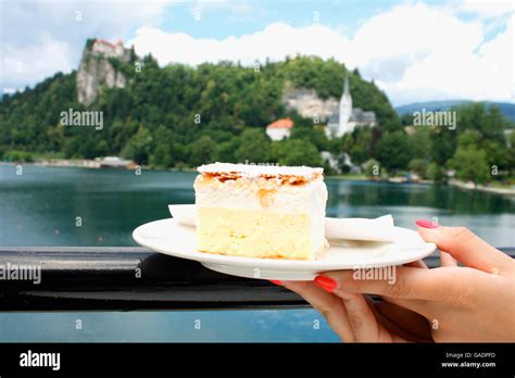 Vanille Und Pudding Sahne Kuchen Am Bleder See In Slowenien