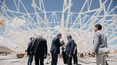 Comenzó la instalación de la antena del Radiotelescopio en Barreal