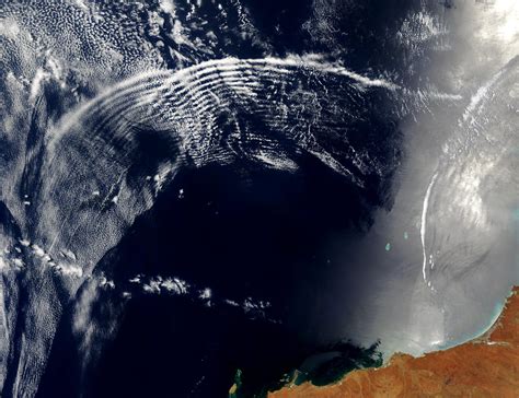 Atmospheric gravity waves and internal waves off Australia