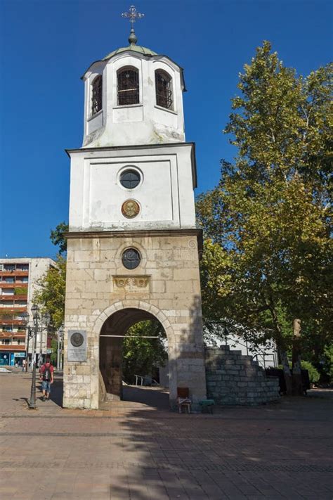 PLEVEN, BULGARIA - 20 SEPTEMBER 2015: Cannon In Front Of Panorama The Pleven Epopee 1877 In City ...