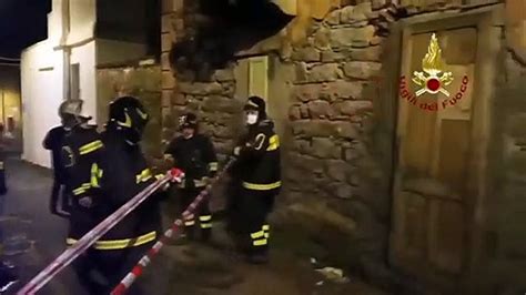 Nuoro Crolla Abitazione Nel Centro Storico Video Dailymotion