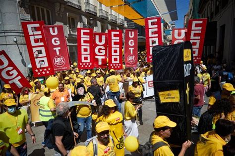 Los Sindicatos Califican De Xito El Arranque De La Huelga En Correos