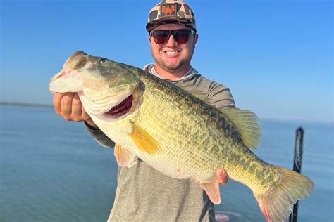 Viaje De Pesca Guiado En El Lago Canyon