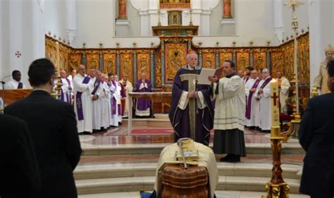 El Cardenal Amigo Vallejo Preside El Funeral Por El Obispo Em Rito De