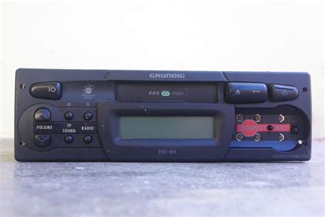 Oldtimer GRUNDIG WKC 2201 RDS Autoradio Mit Cassette Und Abnehmb