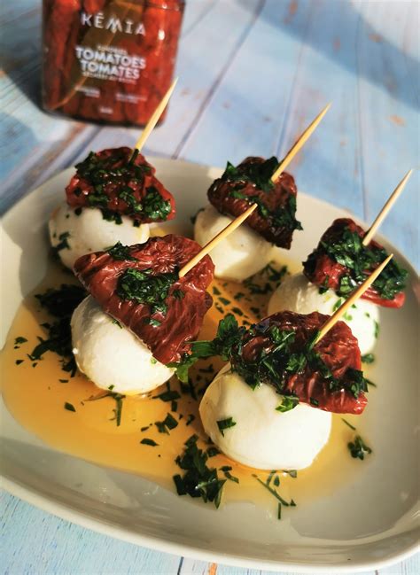 Bocconcini bites with sundried tomatoes and fresh parsley - Kémia ...