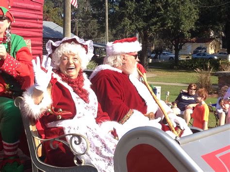 Lady Lake Christmas Parade - "Santa's Sleigh" | Villages-News.com