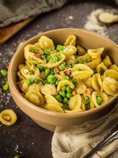 Pasta With Pancetta And Peas Saporito Kitchen