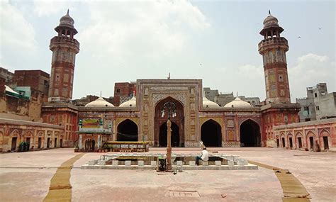 Experiencing Wazir Khan Mosque - Youlin Magazine