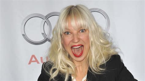 Someone Threatened To Leak Sias Nude Pictures She Beat Them To It Hindustan Times