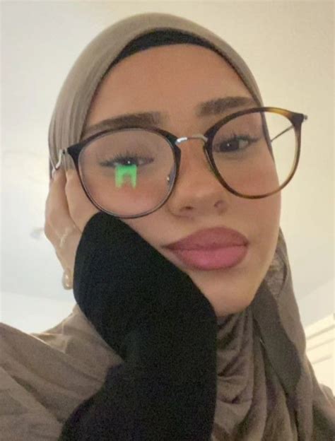 Pin By Futurepossibility Faceless Ma On Glasses Hijabi Aesthetic