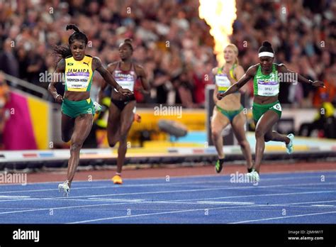 Jamaica S Elaine Thompson Herah Left Wins Gold In The Women S 200m