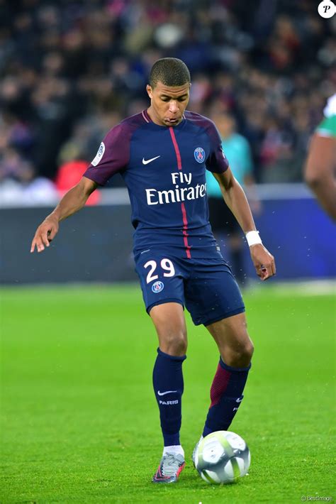 Kylian Mbapp People Dans Les Tribunes Du Parc Des Princes Lors Du