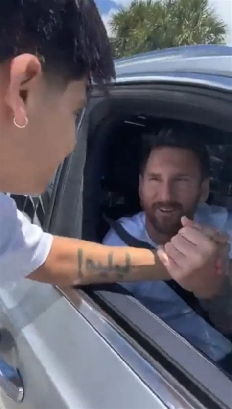 Lionel Messi Vivió Un IncÓmodo Momento En Miami Un Fanático Le Pidió Un Beso Y Su ReacciÓn Fue