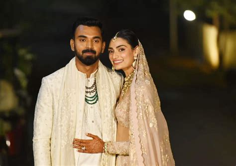 Athiya Shetty Kl Rahul Meet Media Person Post Wedding शादी कर मीडिया