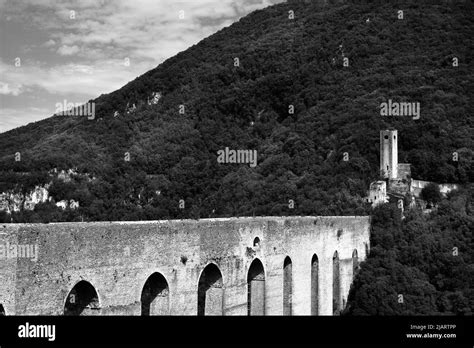 Spoleto Italia Ponte Delle Torri En Blanco Y Negro Arco Puente De