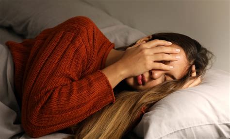 Premium Photo Young Woman With A Difficulty Falling Asleep