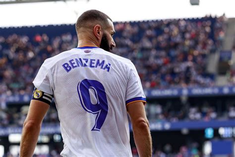 Karim Benzema Zaprezentowa Z Ot Pi K Na Wydarzeniu Obecne Legendy