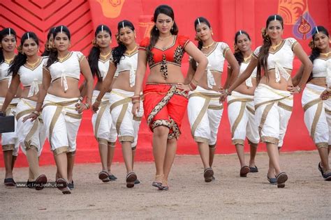 Ester Noronha Hot Pics Photo 11 Of 88