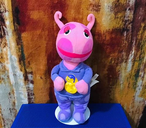 Fisher Price Backyardigans Uniqua Sweet Dreams Lights Up And Sings