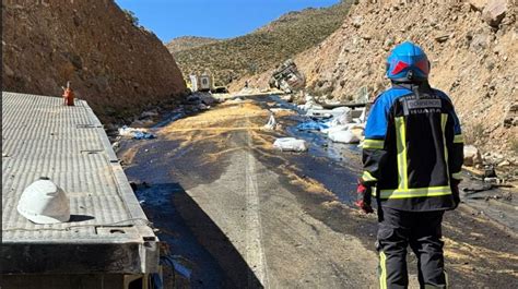 Un muerto y un lesionado grave dejó colisión frontal de camiones en