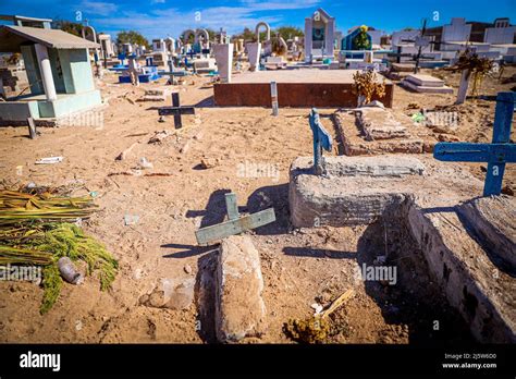 Cruces En Cementerio En Mexico Hi Res Stock Photography And Images Alamy