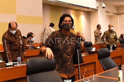 BANGGAR DPR SETUJUI RUU APBN 2022 ANTARA Foto