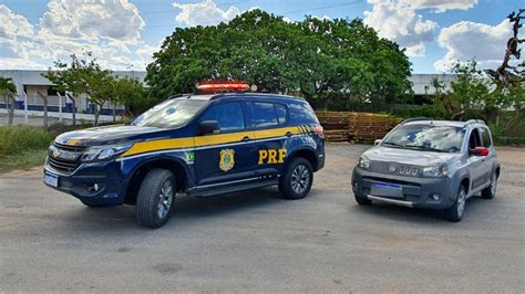 Areia Branca SE PRF recupera carro roubado Polícia Rodoviária Federal